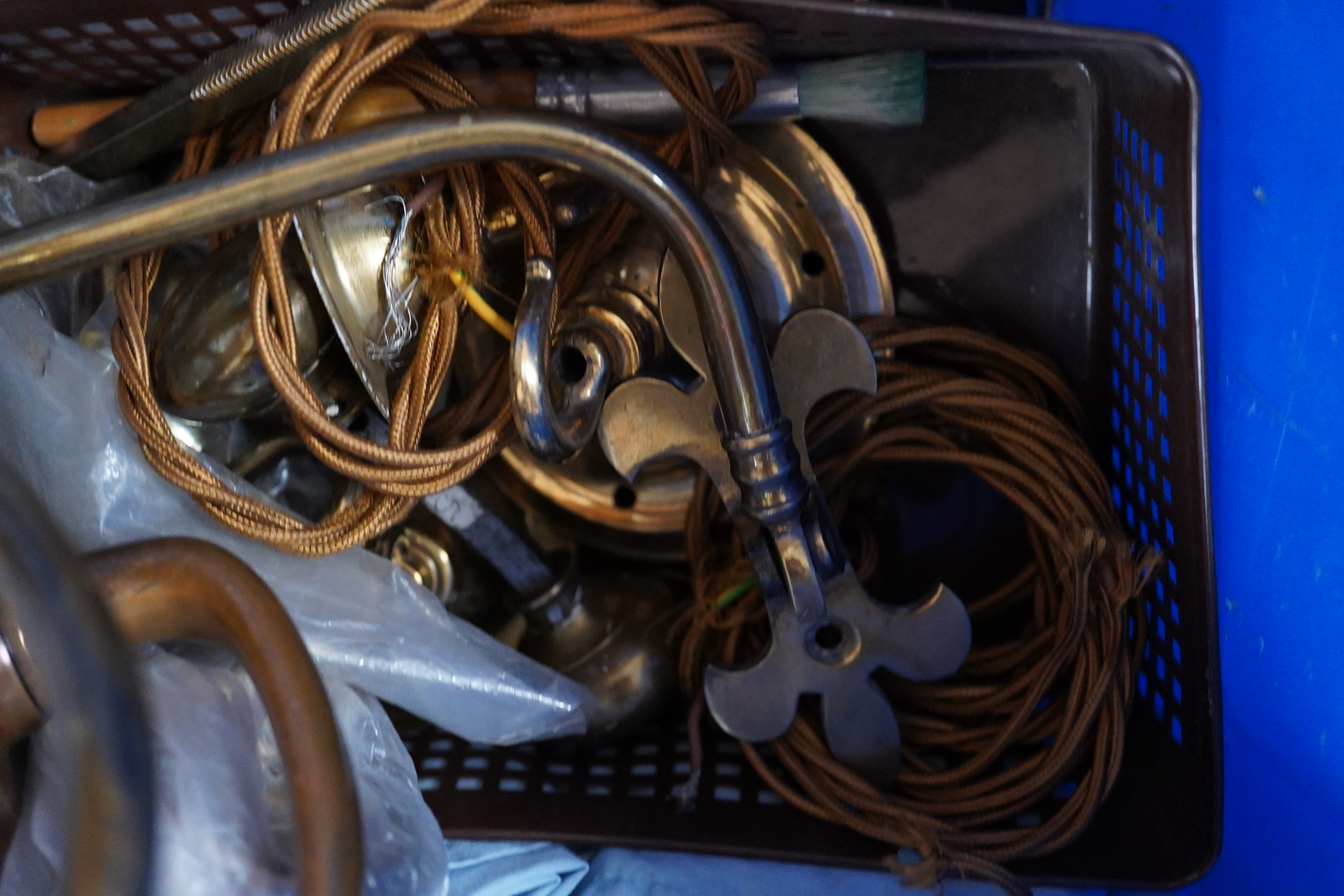 A quantity of various brass door handles